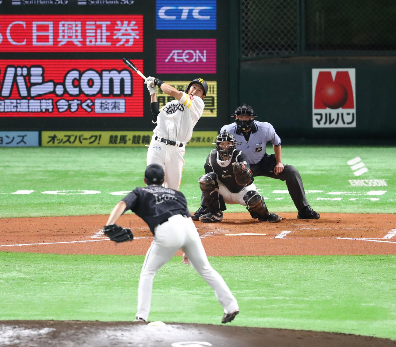 ソフトバンク対ロッテ　6回裏ソフトバンク無死、柳田悠岐は中越えに同点本塁打を放つ（撮影・梅根麻紀）