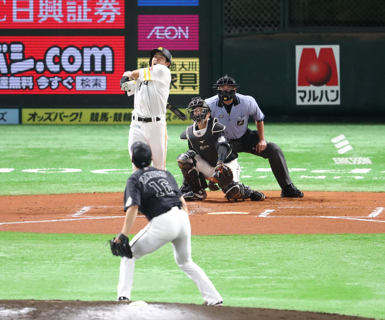 ソフトバンク対ロッテ　6回裏ソフトバンク無死、柳田悠岐は中越えに同点本塁打を放つ（撮影・梅根麻紀）