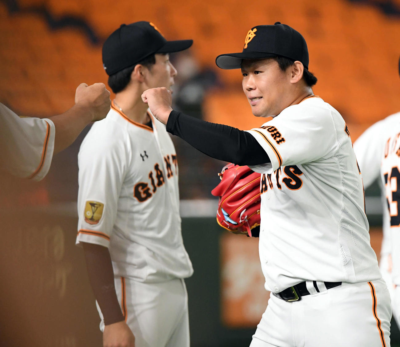 巨人対阪神　1回を無失点に抑えガッツポーズ決める巨人の先発田口（撮影・たえ見朱実）