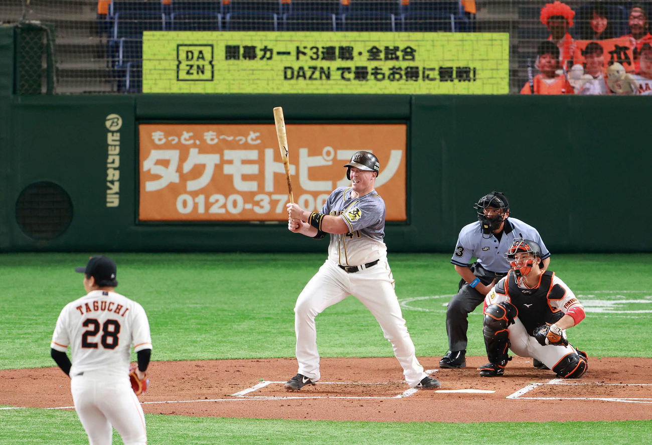 巨人対阪神　2回表阪神無死、一ゴロに倒れるボーア。投手田口（撮影・江口和貴）