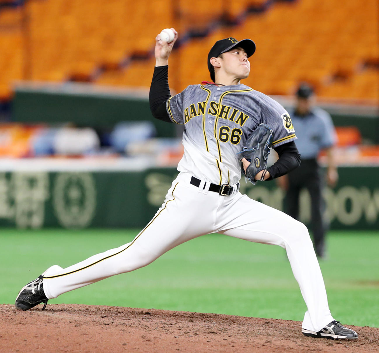 巨人対阪神　7回裏、阪神2番手で登板する小川（撮影・加藤哉）