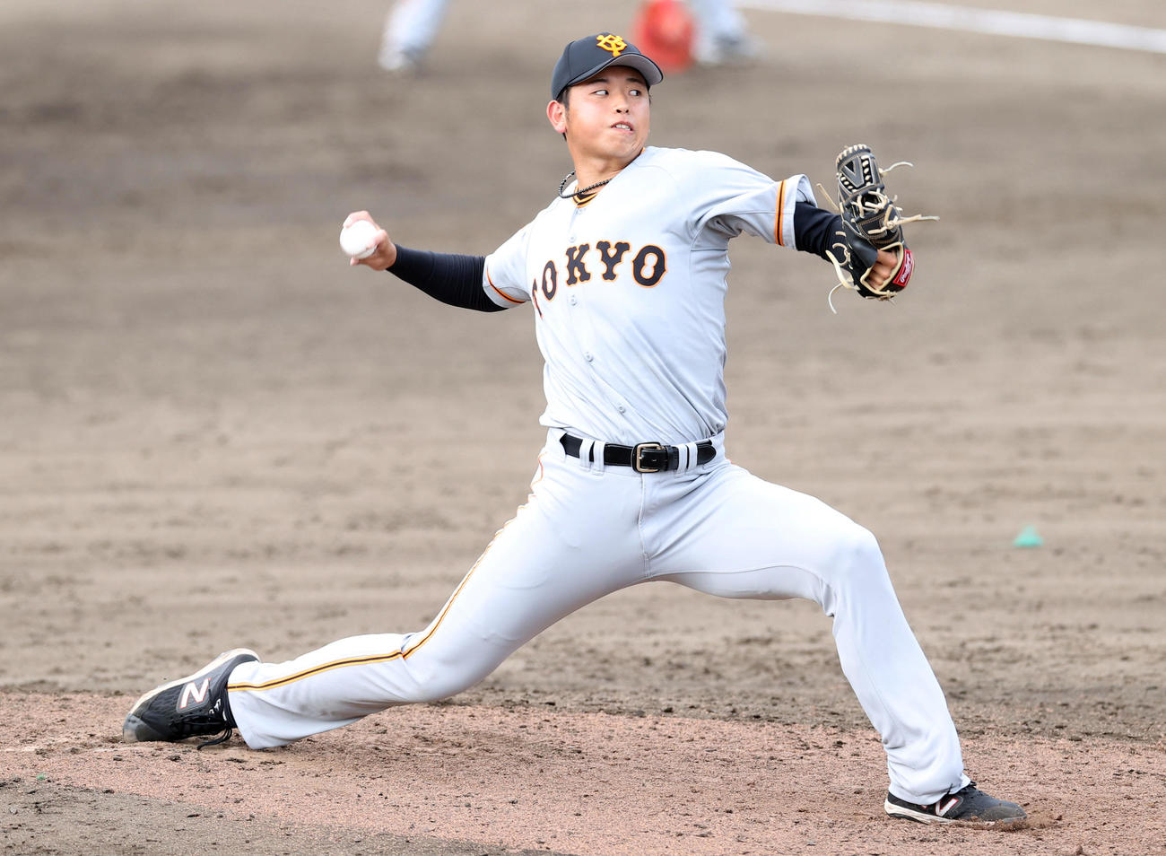 日本ハム対巨人　7回、巨人2番手で登板し力投する太田（撮影・垰建太）
