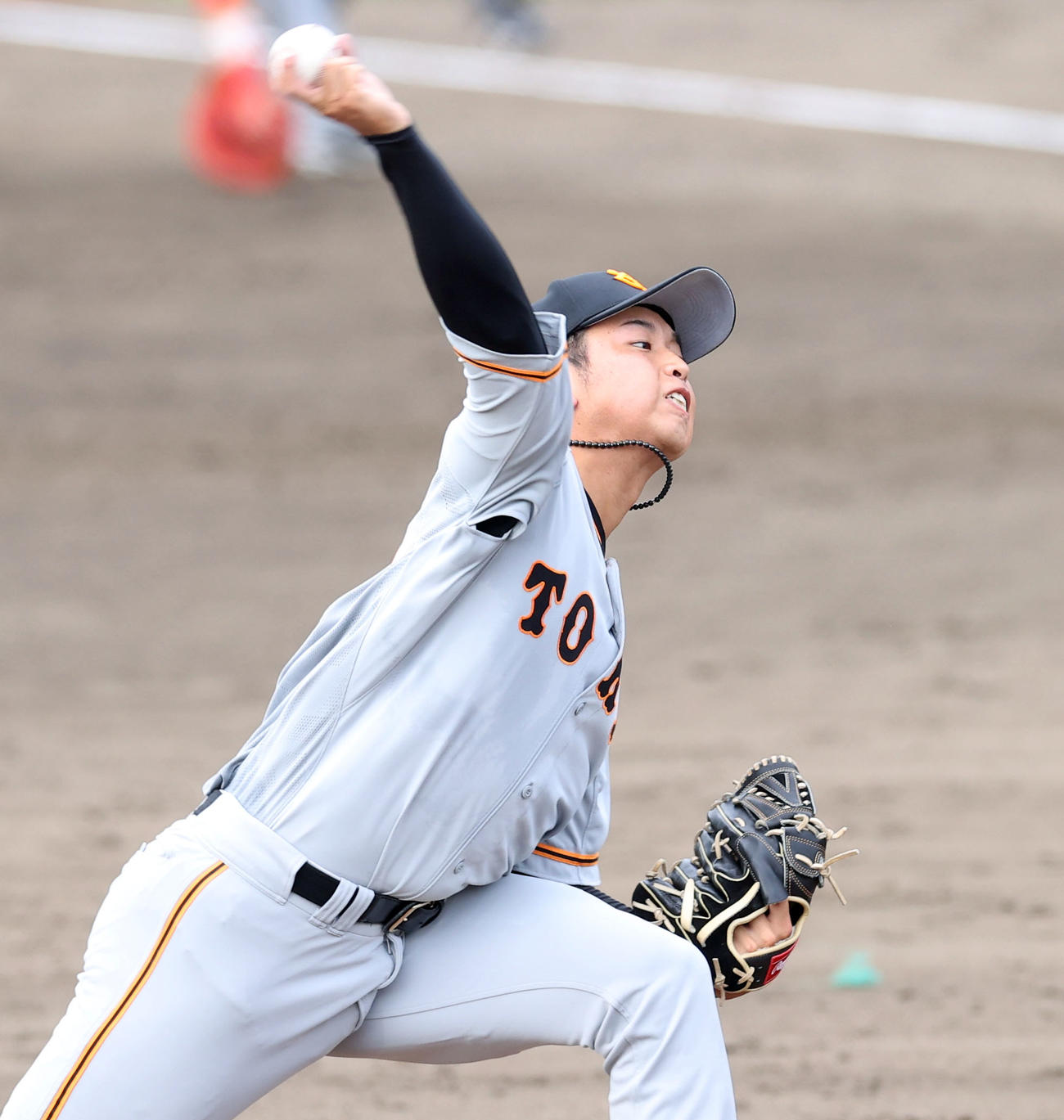 日本ハム対巨人　7回、巨人2番手で登板し力投する太田（撮影・垰建太）