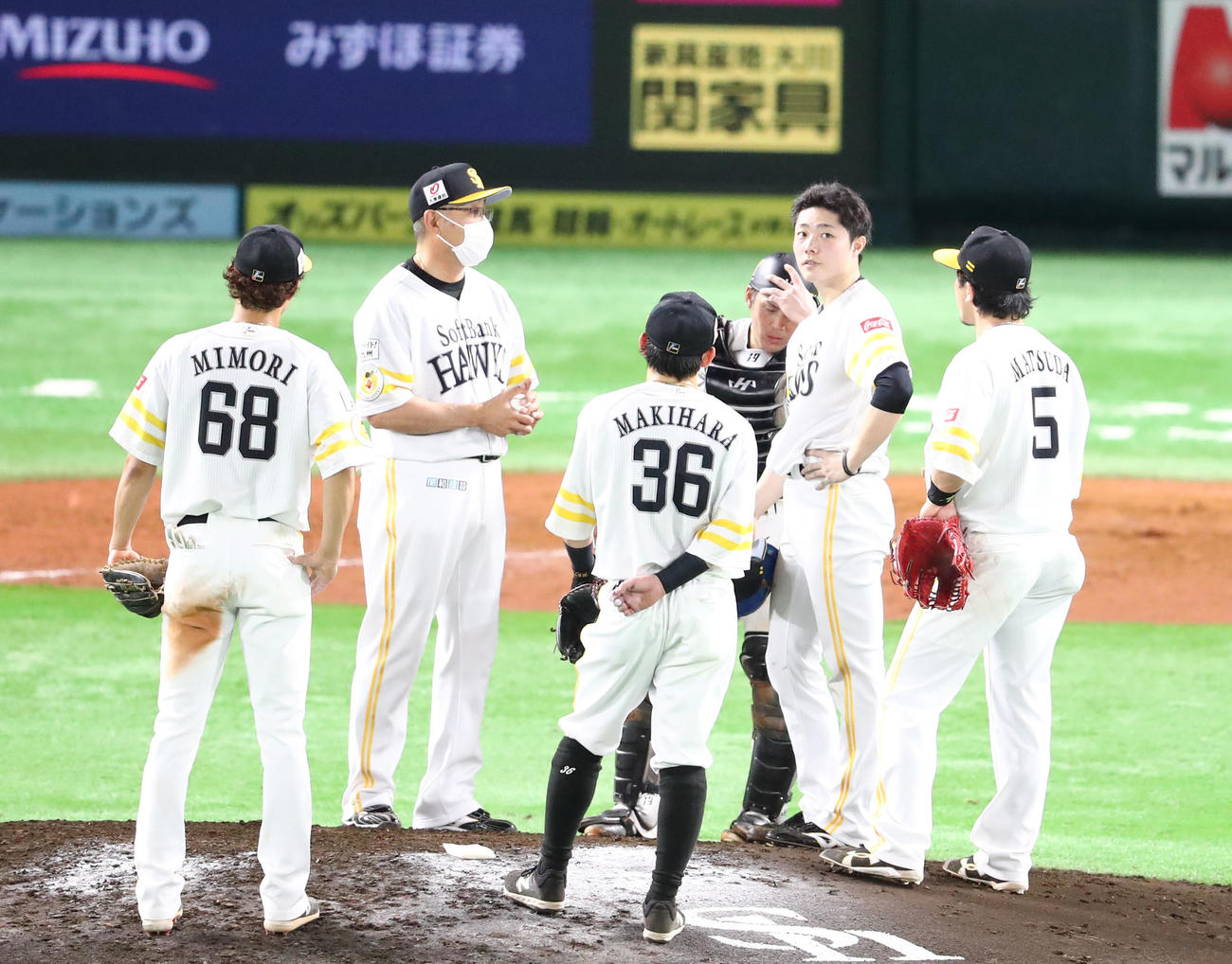 ソフトバンク対ロッテ　8回途中で降板する松本裕樹（撮影・梅根麻紀）
