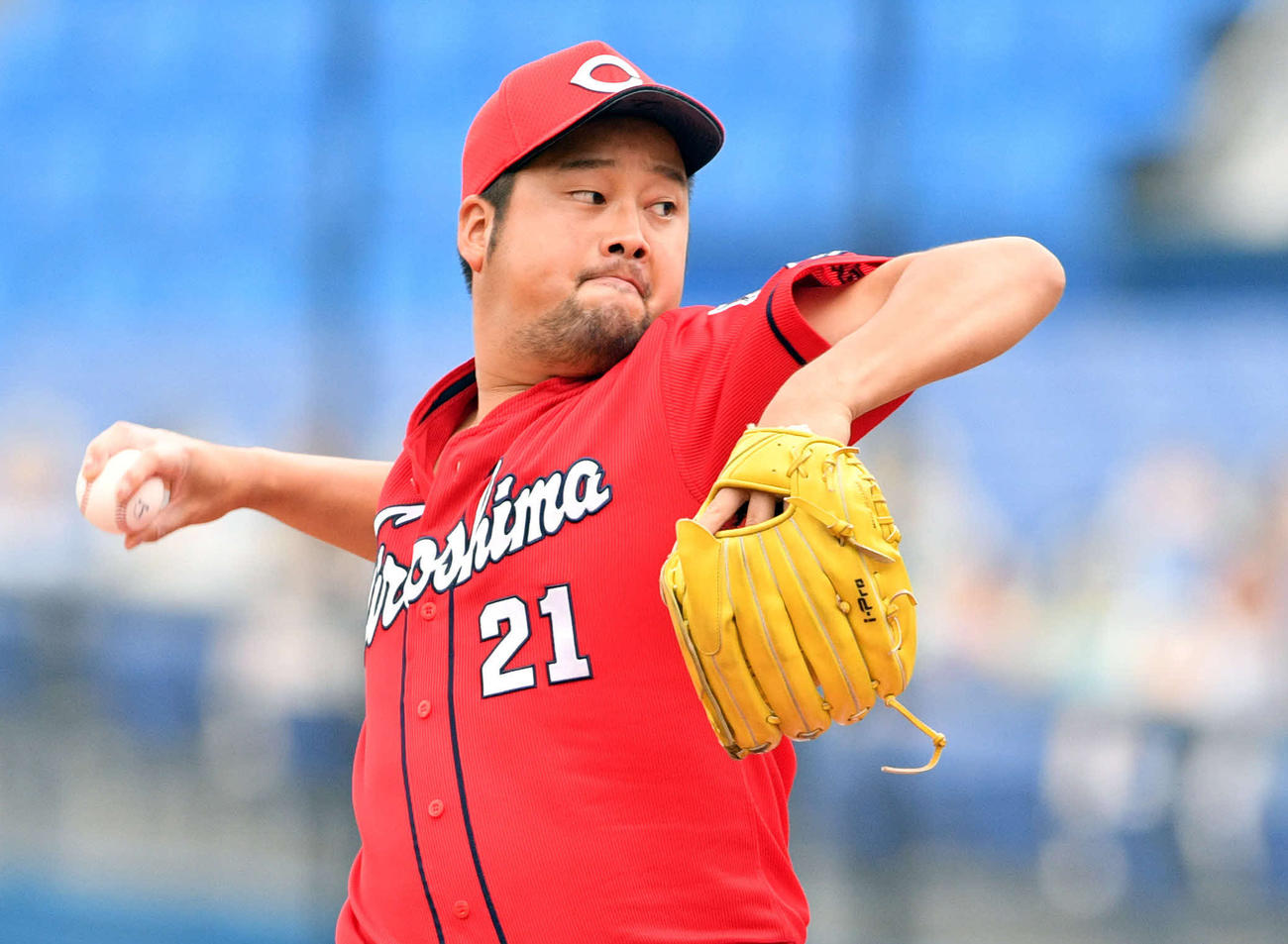広島3番手で登板し力投する中崎（撮影・滝沢徹郎）