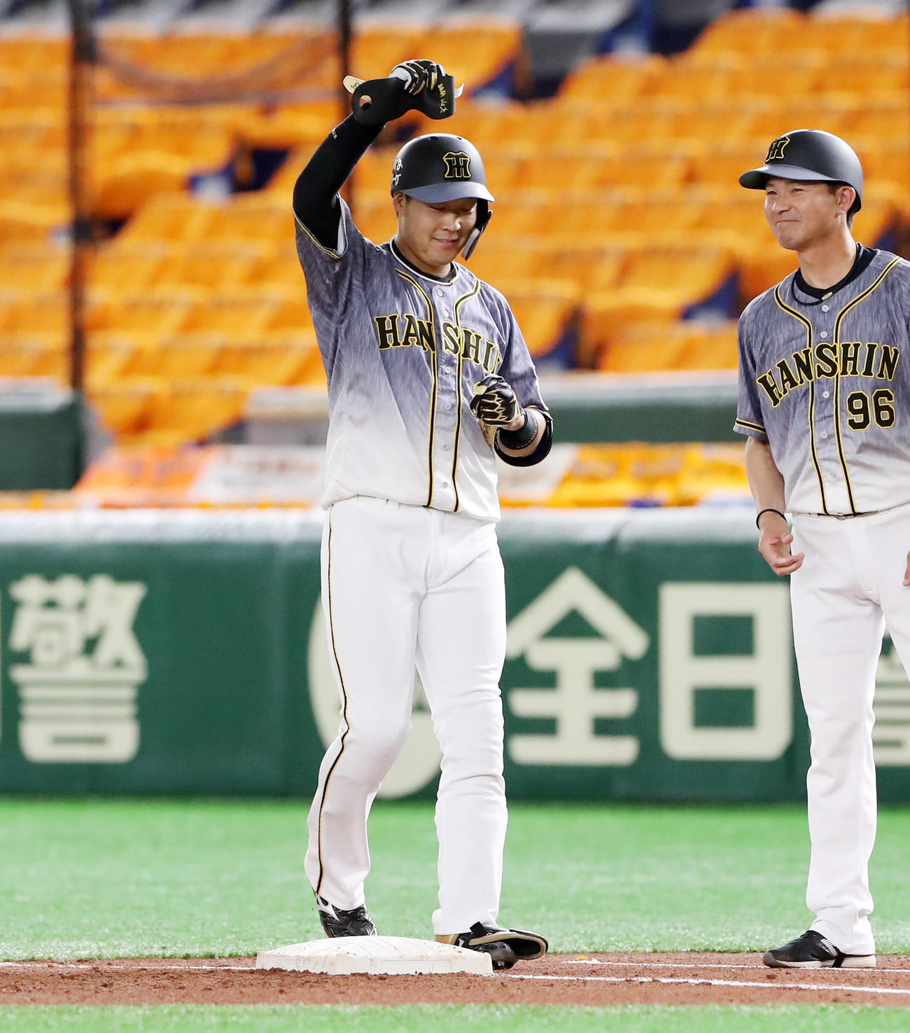 2回表阪神1死、大山は遊内野安打を放つ（撮影・加藤哉）