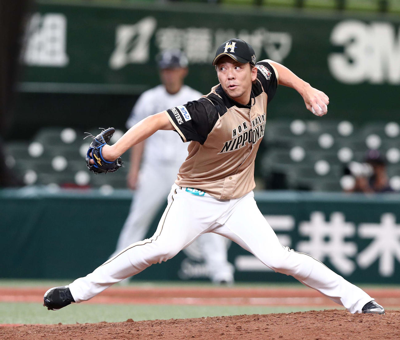 8回に登板の宮西（撮影・黒川智章）