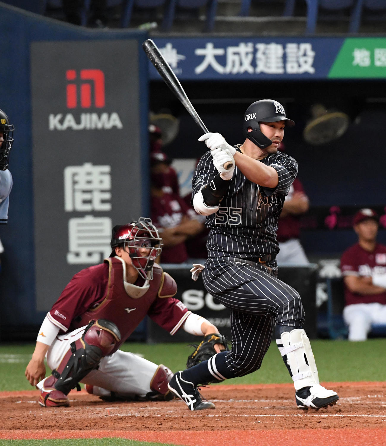 4回裏オリックス2死二塁、T－岡田は右適時二塁打を放つ（撮影・前岡正明）