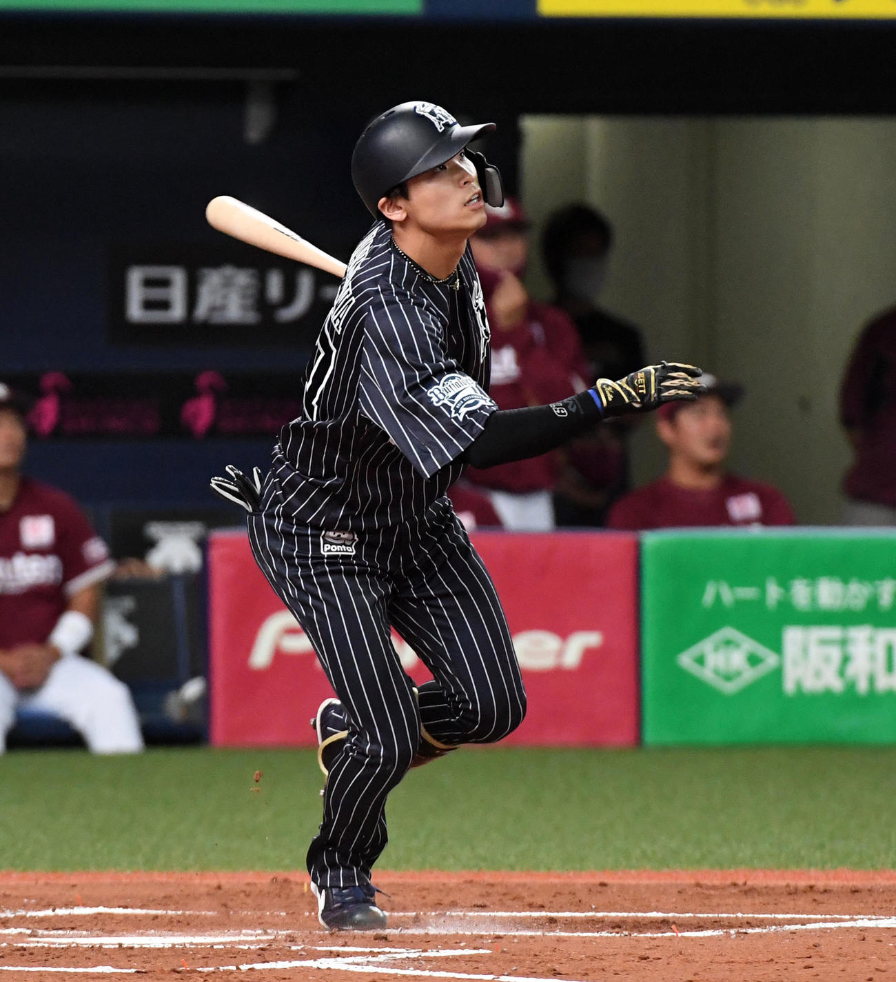 オリックス対楽天　1回裏オリックス1死満塁、中川は先制の中犠飛を放つ（撮影・前岡正明）