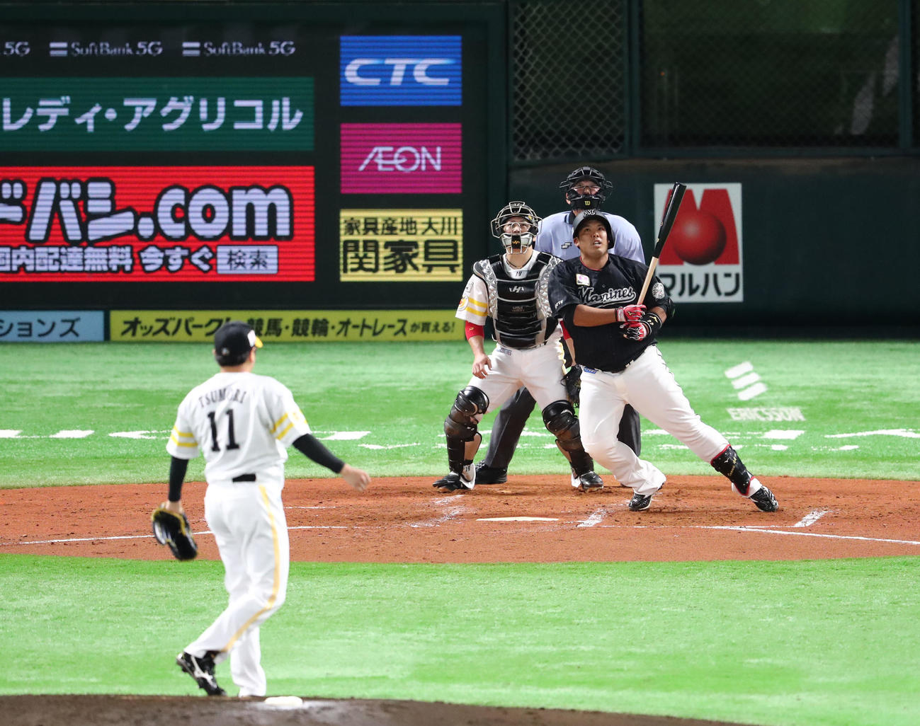ソフトバンク対ロッテ　2回表ロッテ無死満塁、井上晴哉は満塁本塁打を放つ（撮影・梅根麻紀
