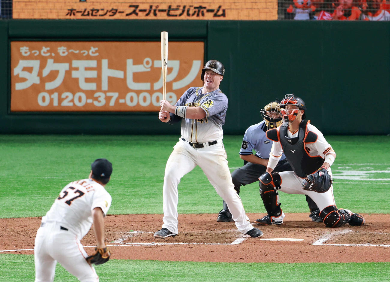 巨人対阪神　6回表阪神2死満塁、二ゴロに倒れるボーア。投手高木（撮影・江口和貴）