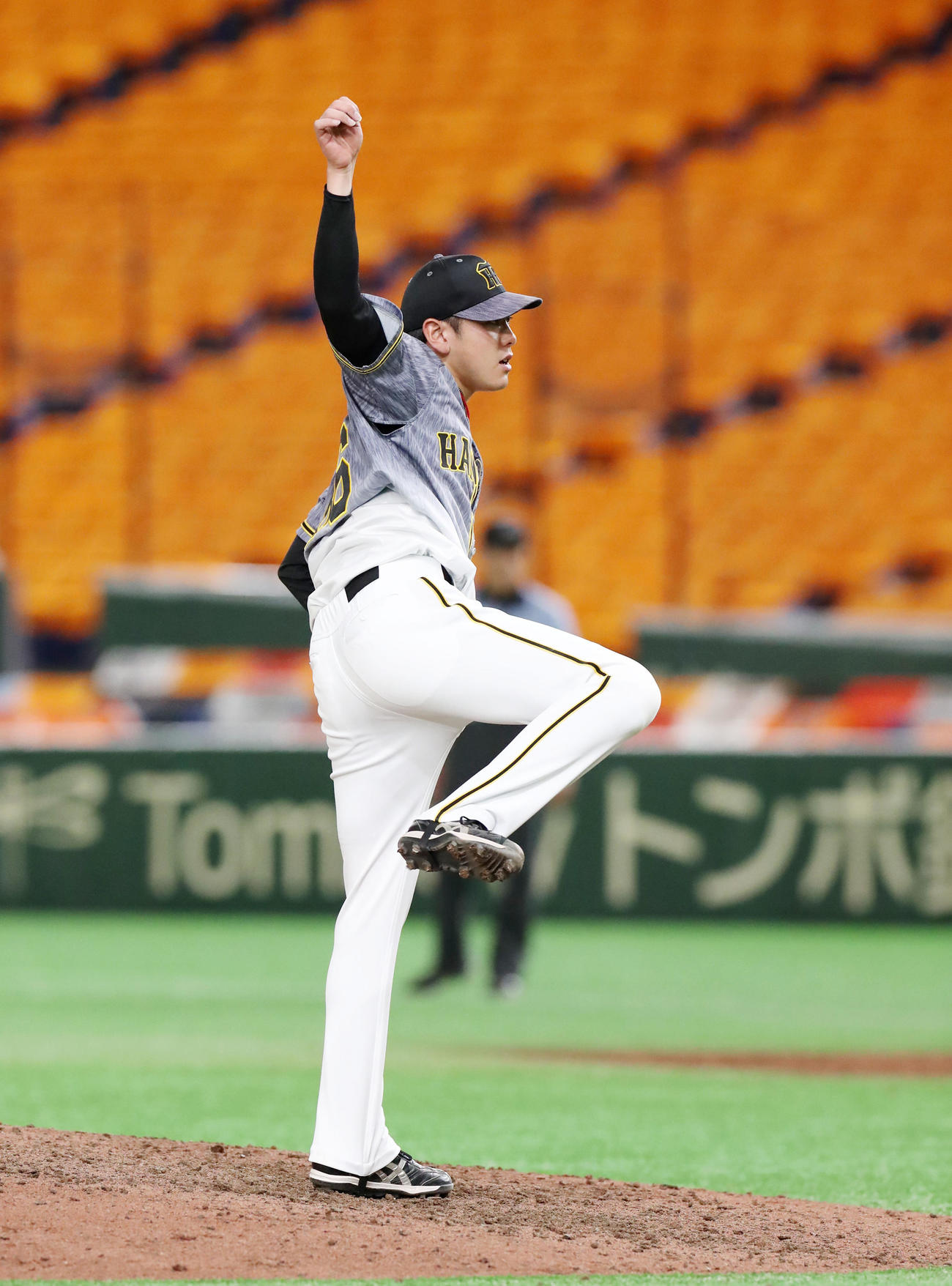 巨人対阪神　7回裏、阪神3番手で登板する小川（撮影・加藤哉）