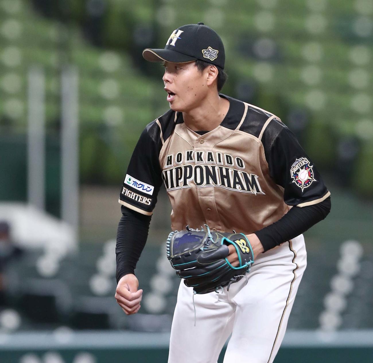 西武対日本ハム　4回裏西武2死満塁、源田を三振にとり意気込む杉浦（撮影・黒川智章）