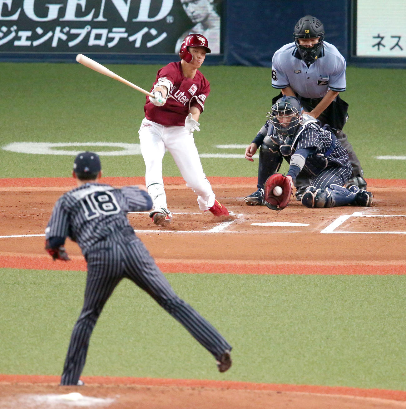 オリックス対楽天　6回表楽天1死、山本は辰己を空振り三振に仕留める（撮影・上山淳一）