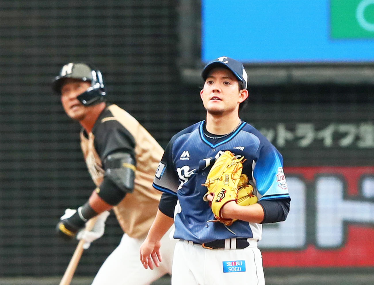 2回表日本ハム無死、中田に右越え本塁打を浴びた与座（撮影・足立雅史）