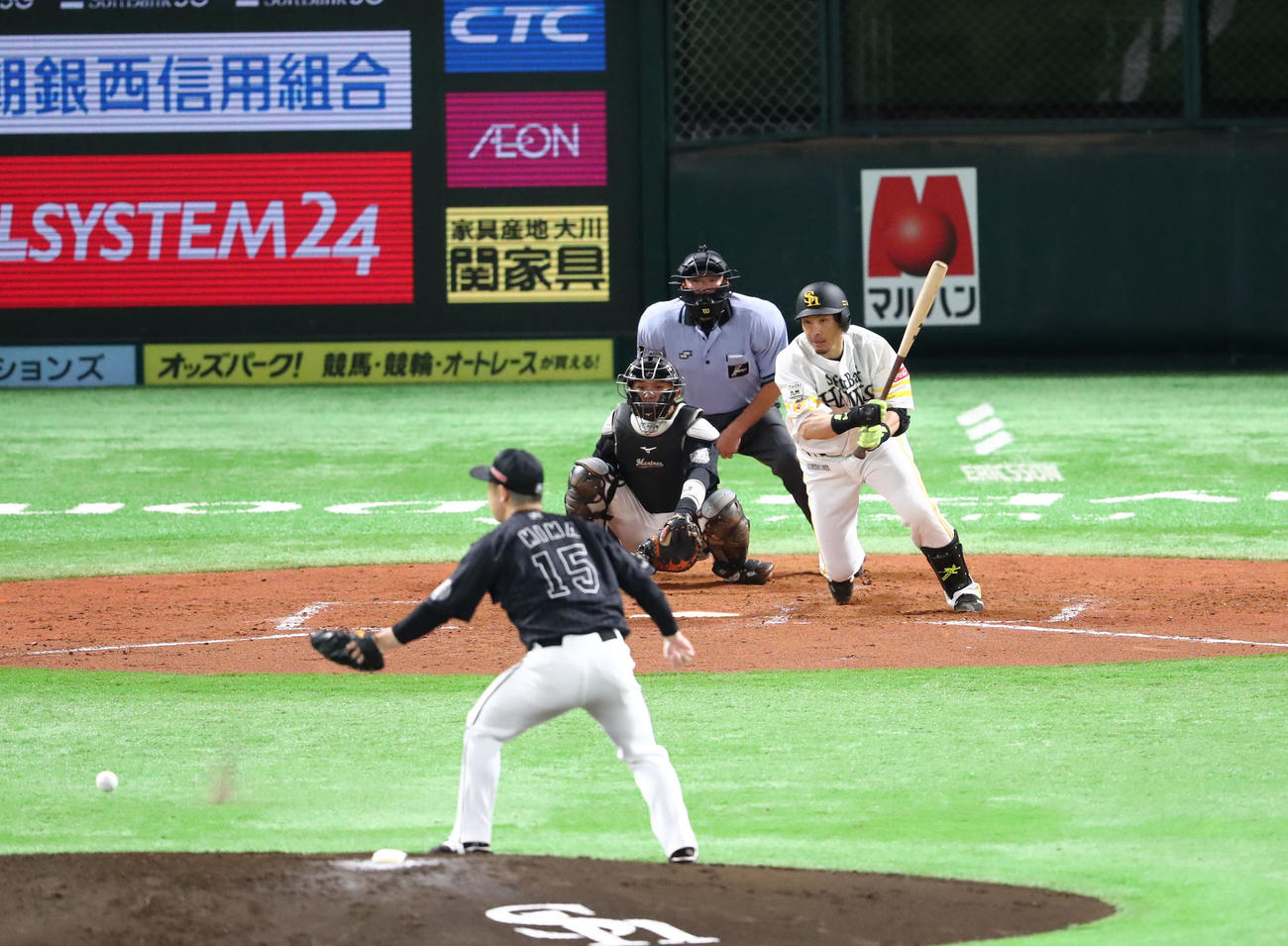 ソフトバンク対ロッテ　2回裏ソフトバンク2死二塁、松田宣浩は中前適時打を放つ（撮影・梅根麻紀）