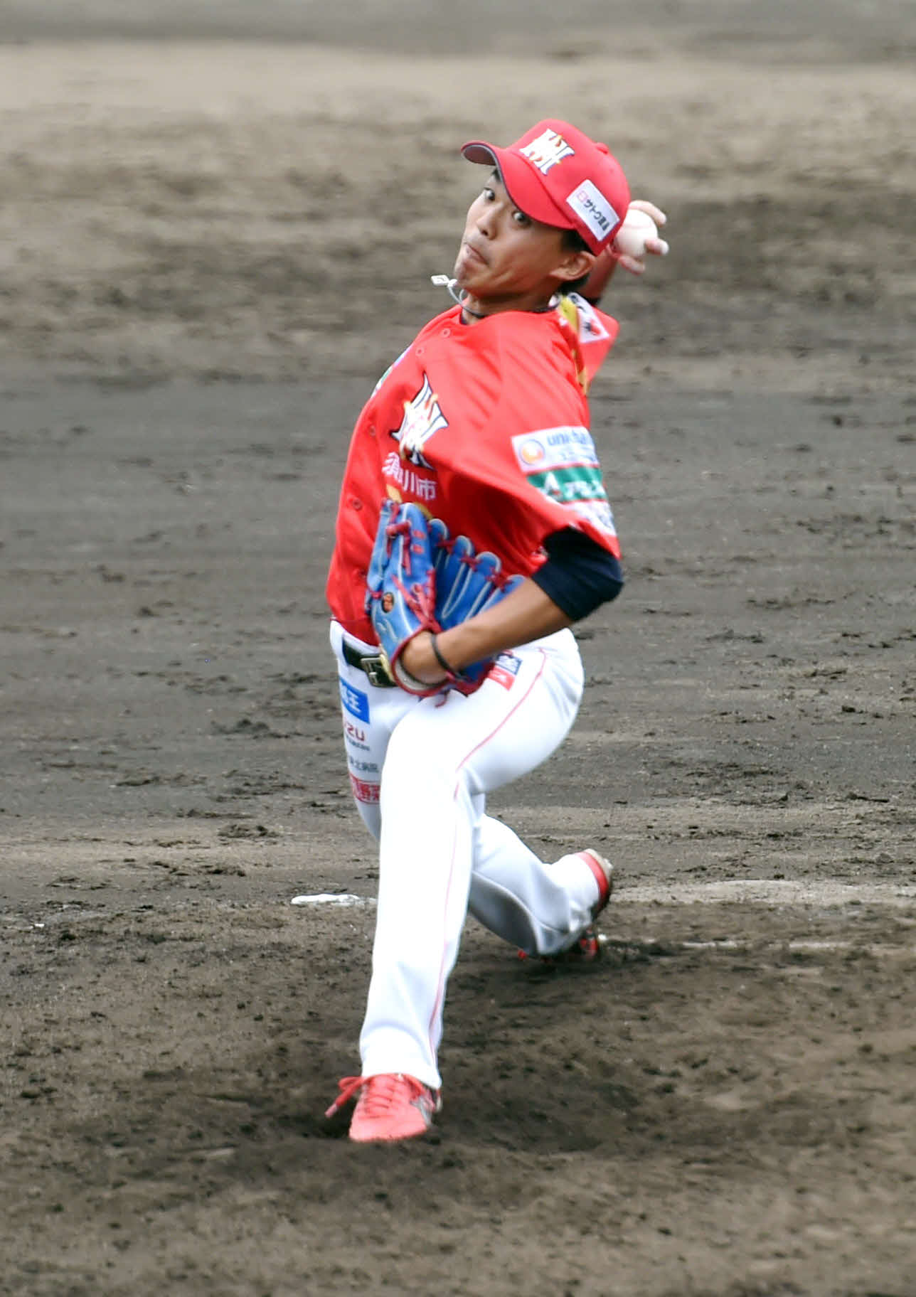 福島対群馬　8回裏群馬2死満塁、マウンドに上がった福島遠藤