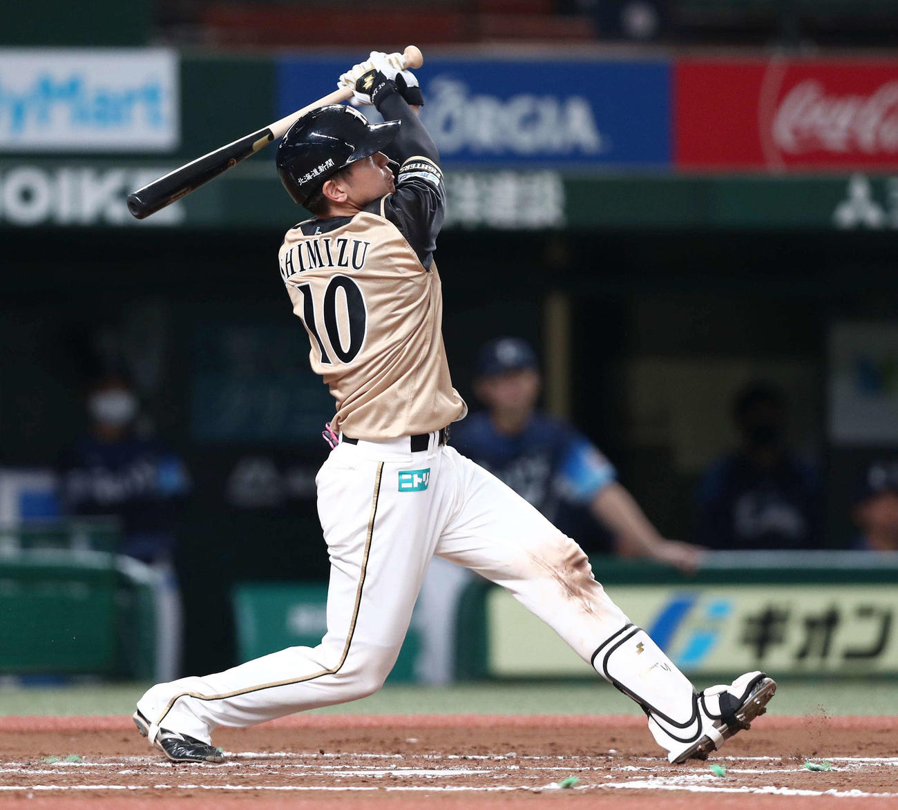 西武対日本ハム　7回表日本ハム2死、左越え本塁打を放つ清水（撮影・黒川智章）
