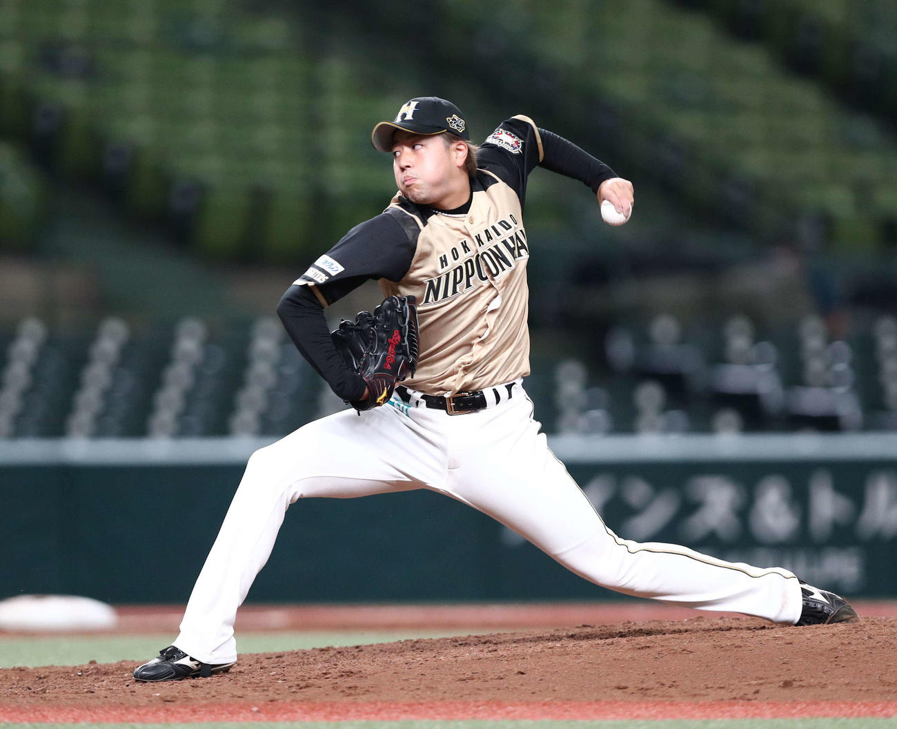 西武対日本ハム　5回途中登板の堀（撮影・黒川智章）