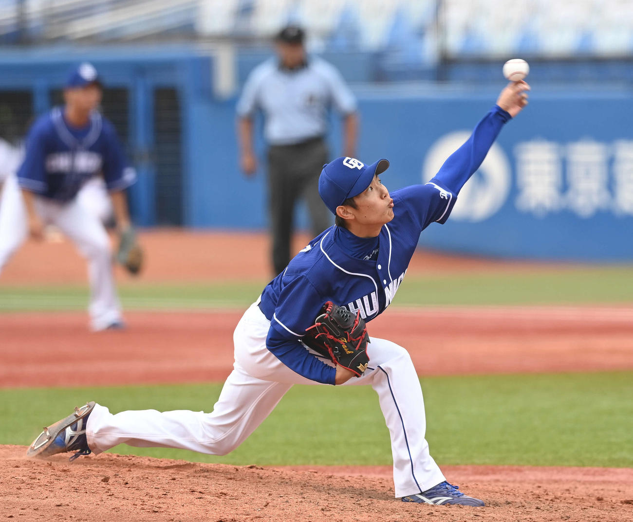 ヤクルト対中日　9回裏から3番手で登板した中日岡田（撮影・鈴木みどり）