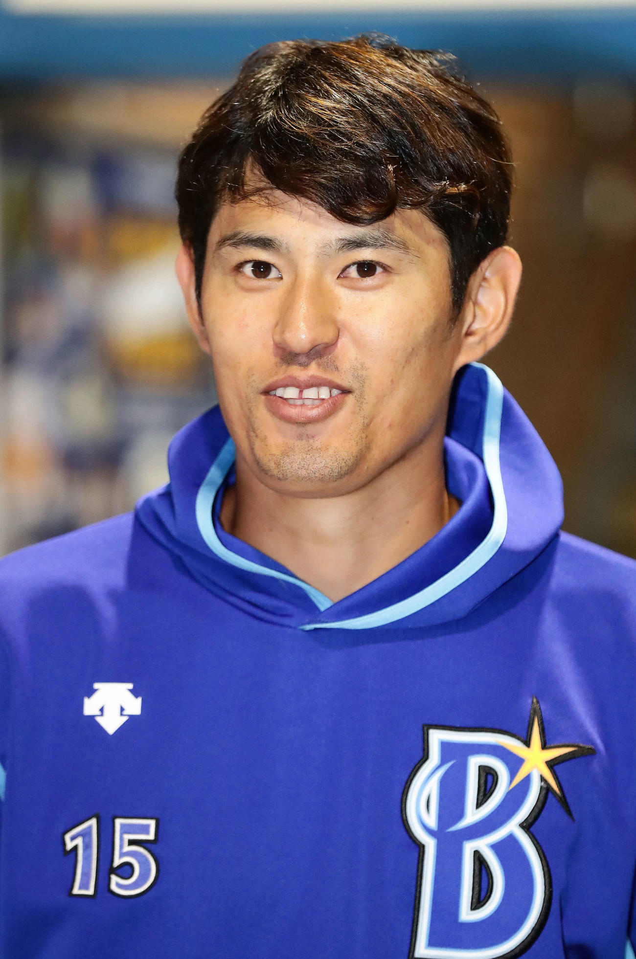 練習後、取材に応じるDeNA井納（撮影・丹羽敏通）