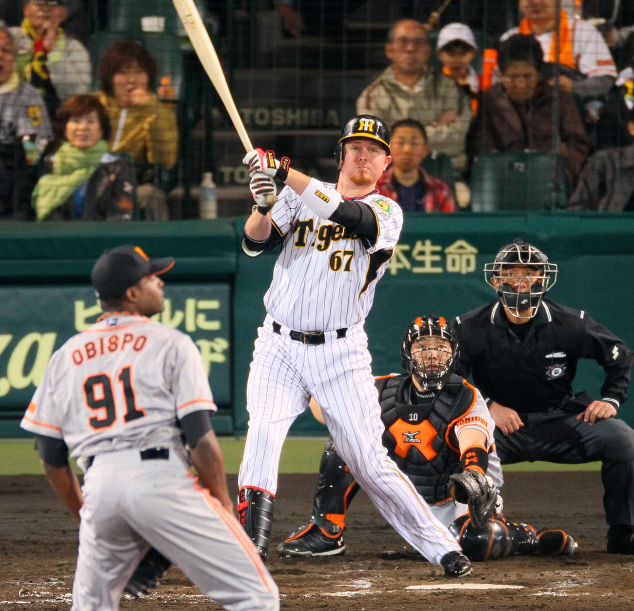 10年5月、巨人戦で左越え本塁打を放つブラゼル