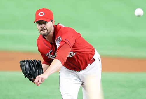 巨人対広島　力投する広島先発のK・ジョンソン（撮影・垰建太）