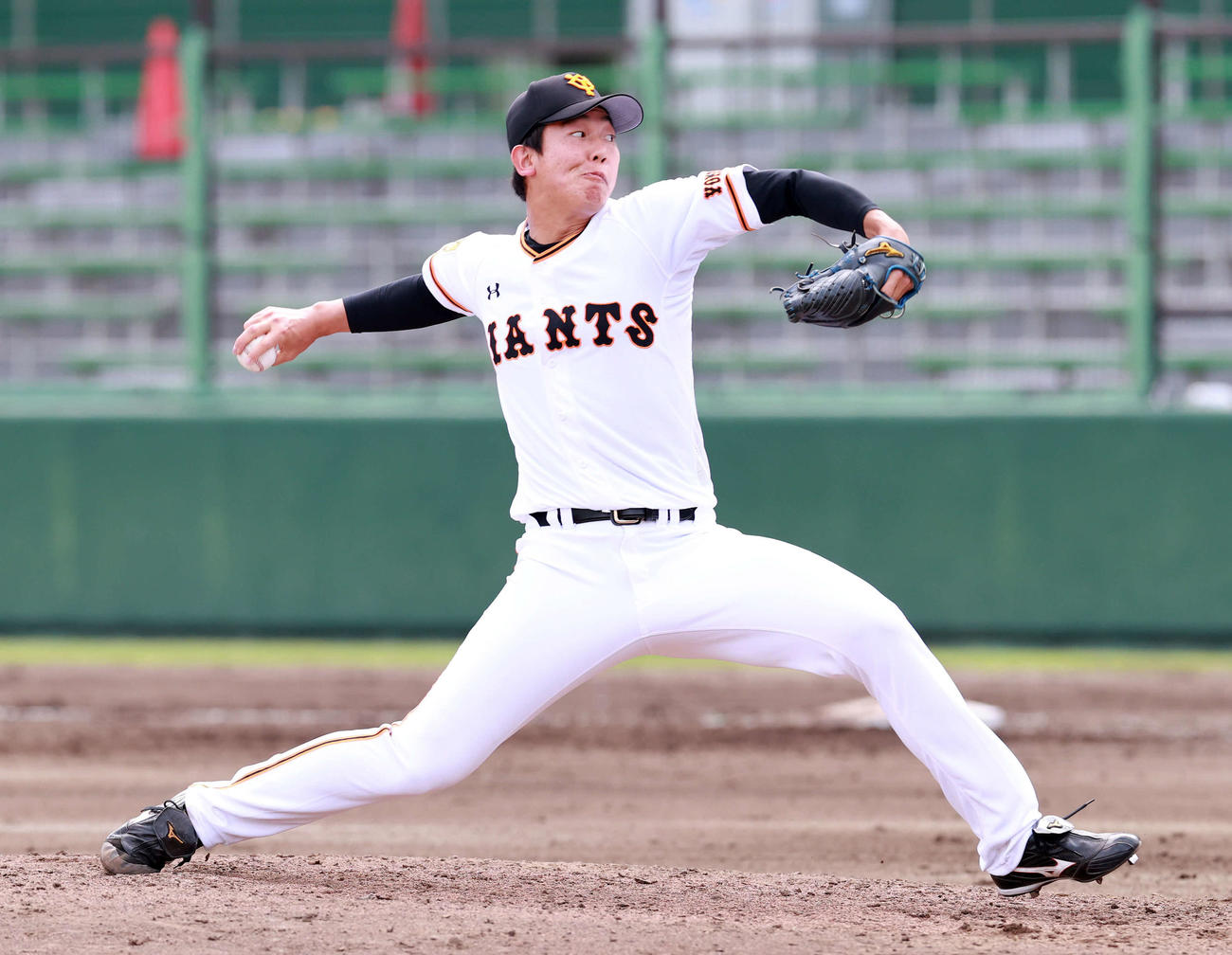 イースタン・リーグ　巨人対ヤクルト　好投した巨人2番手の畠（撮影・江口和貴）