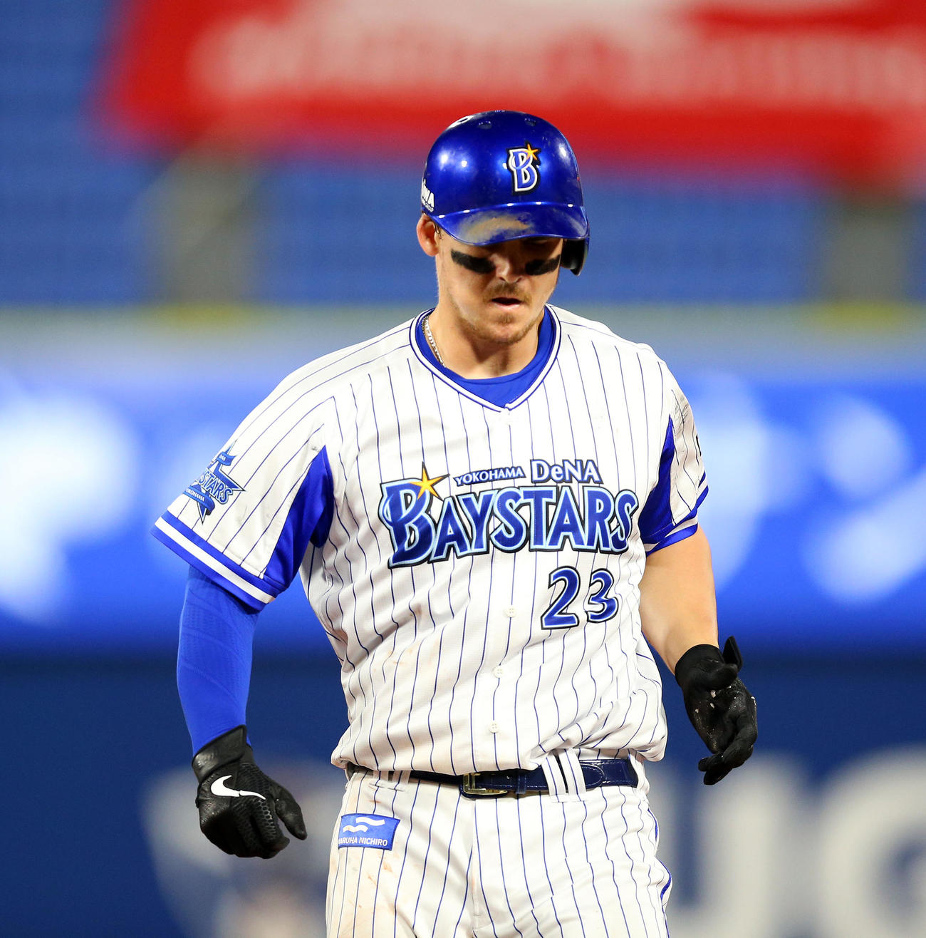 DeNA対中日　5回裏DeNA1死一、二塁、左前適時打を放ったオースティン（撮影・大野祥一）