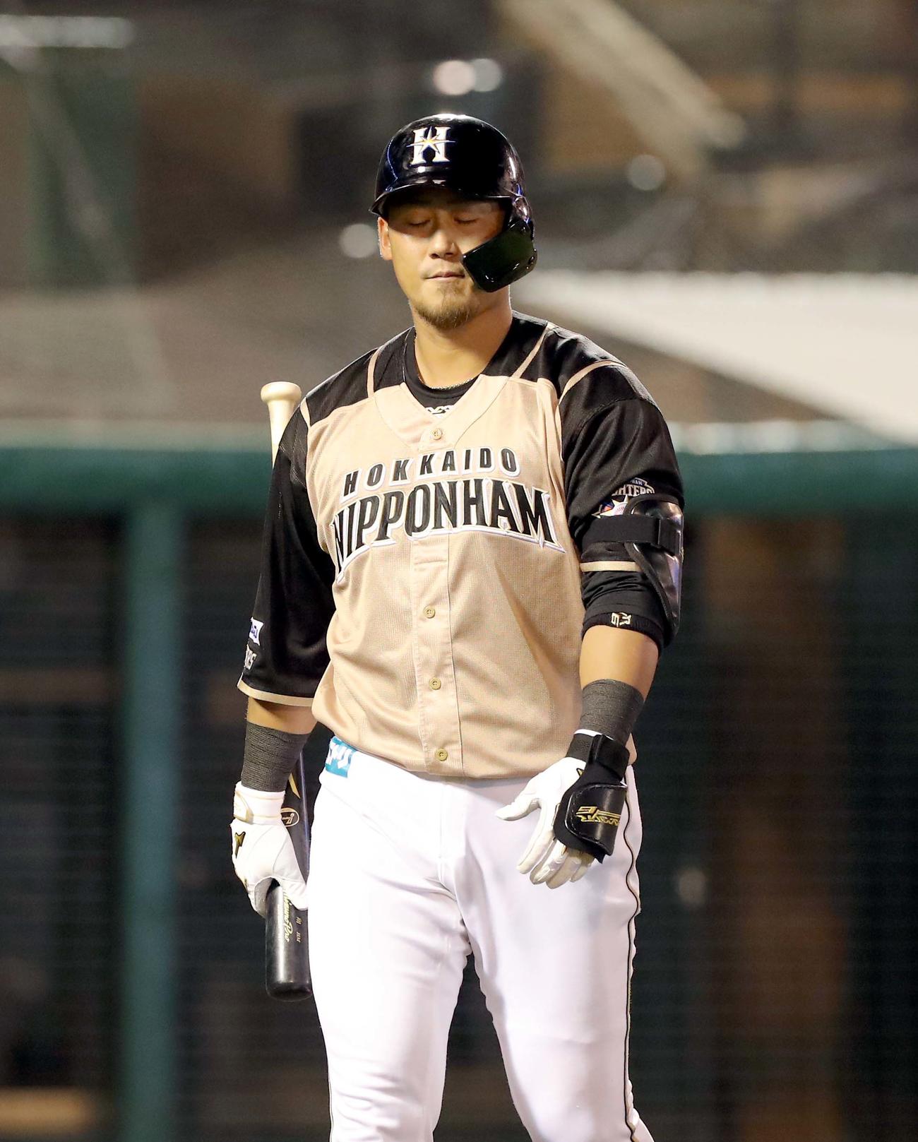 楽天対日本ハム　9回表日本ハム1死一塁、中田は三振に終わる（撮影・佐藤翔太）