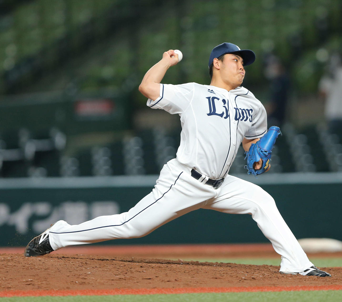 西武対ソフトバンク　7回表ソフトバンク無死、力投する平良（撮影・河田真司）　　