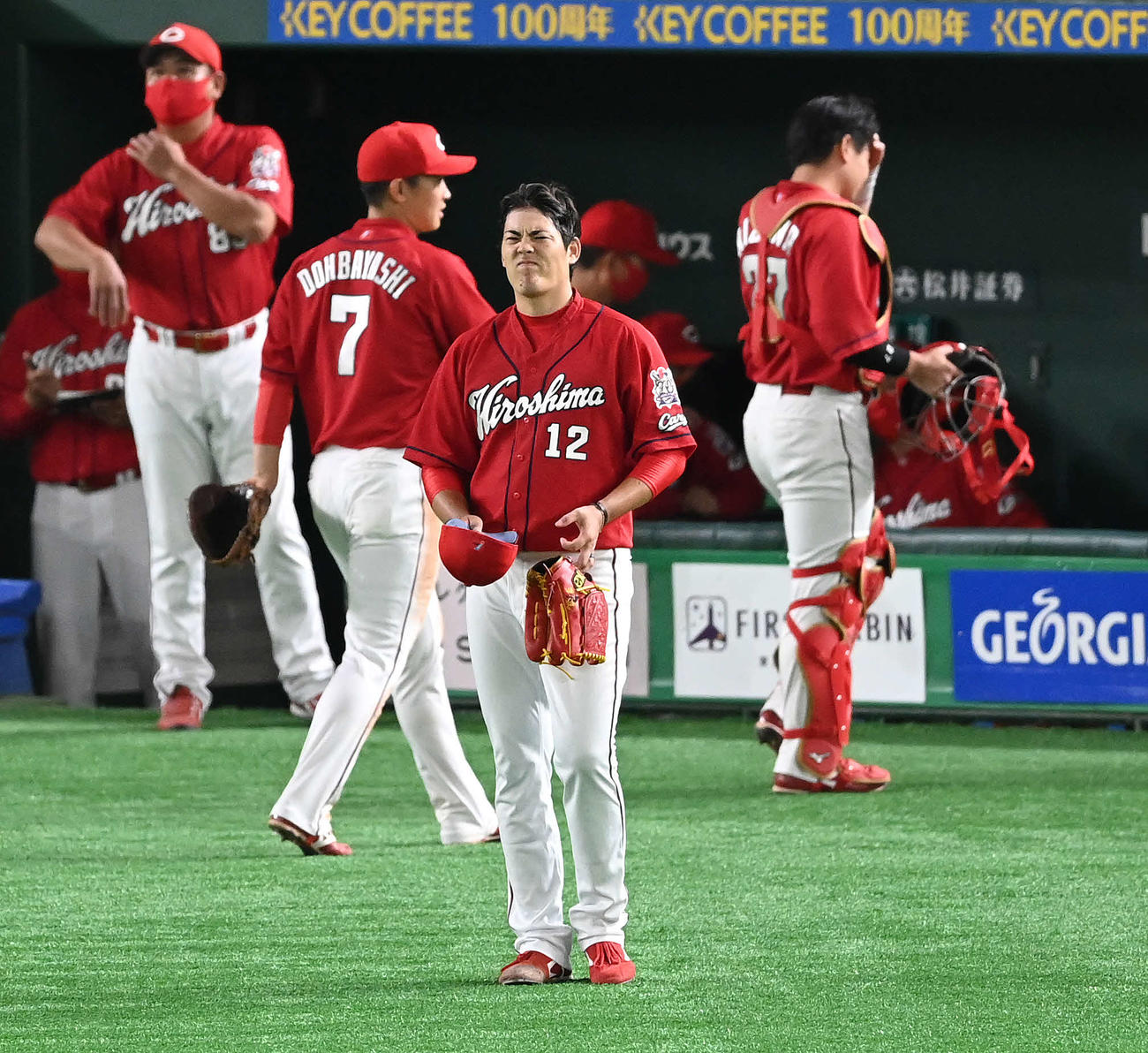 巨人対広島　7回裏を無失点に抑えるも、顔をしかめる広島九里（撮影・鈴木みどり）