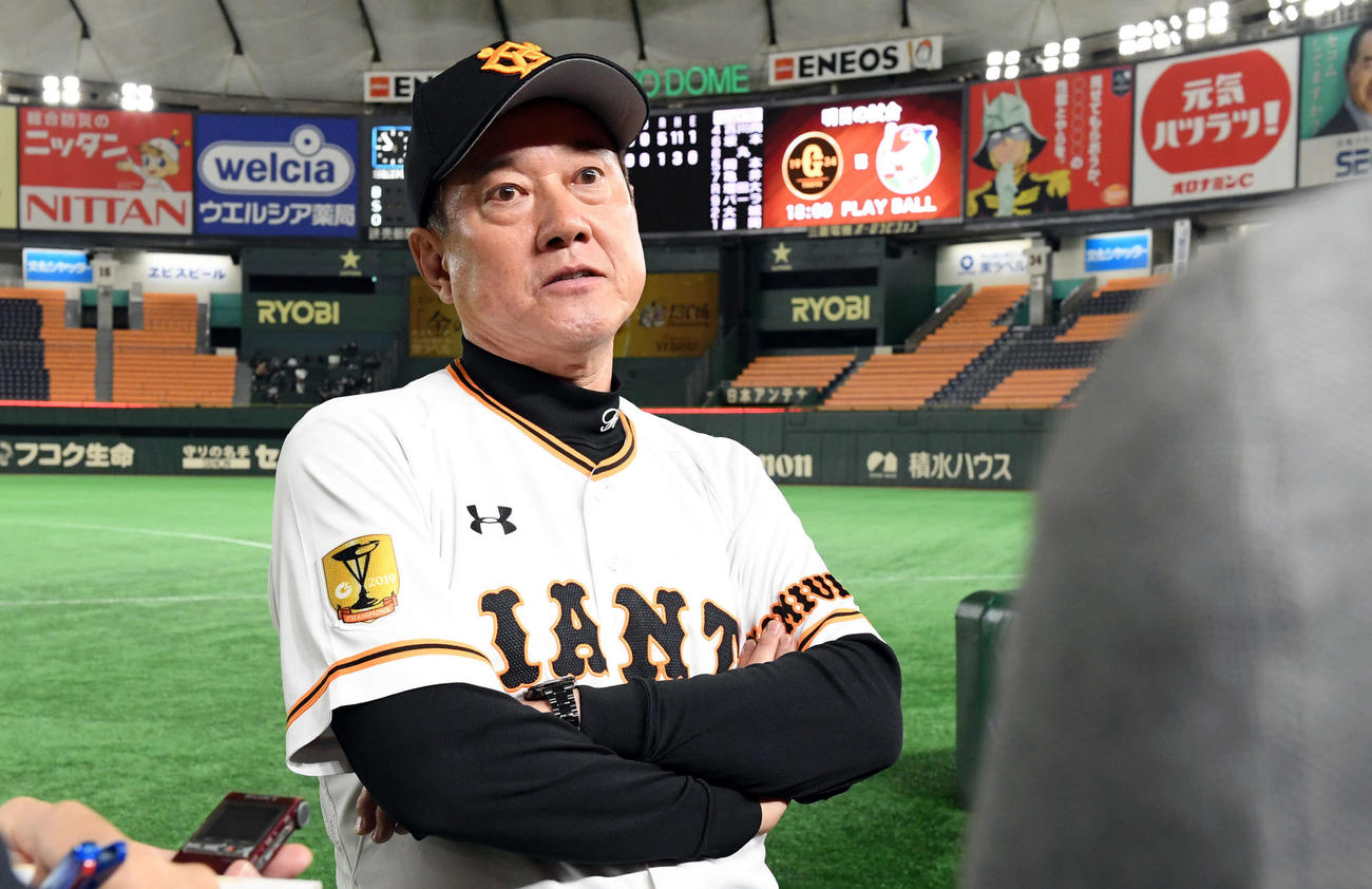 巨人対広島　試合終了後、記者の質問に答える巨人原辰徳監督（撮影・たえ見朱実）