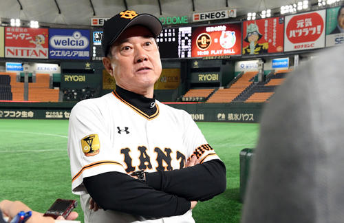 巨人対広島　試合終了後、記者の質問に答える巨人原辰徳監督（撮影・たえ見朱実）