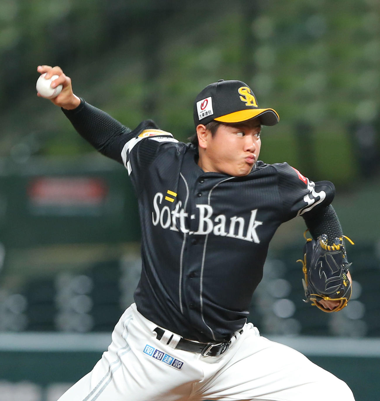 西武対ソフトバンク　5回裏西武の攻撃から登板の津森（撮影・河田真司）　　