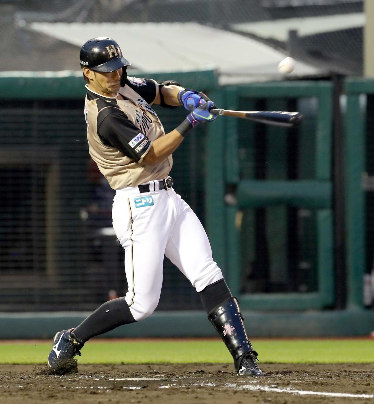 楽天対日本ハム　3回表日本ハム2死二塁、大田は左前適時打を放つ（撮影・佐藤翔太）