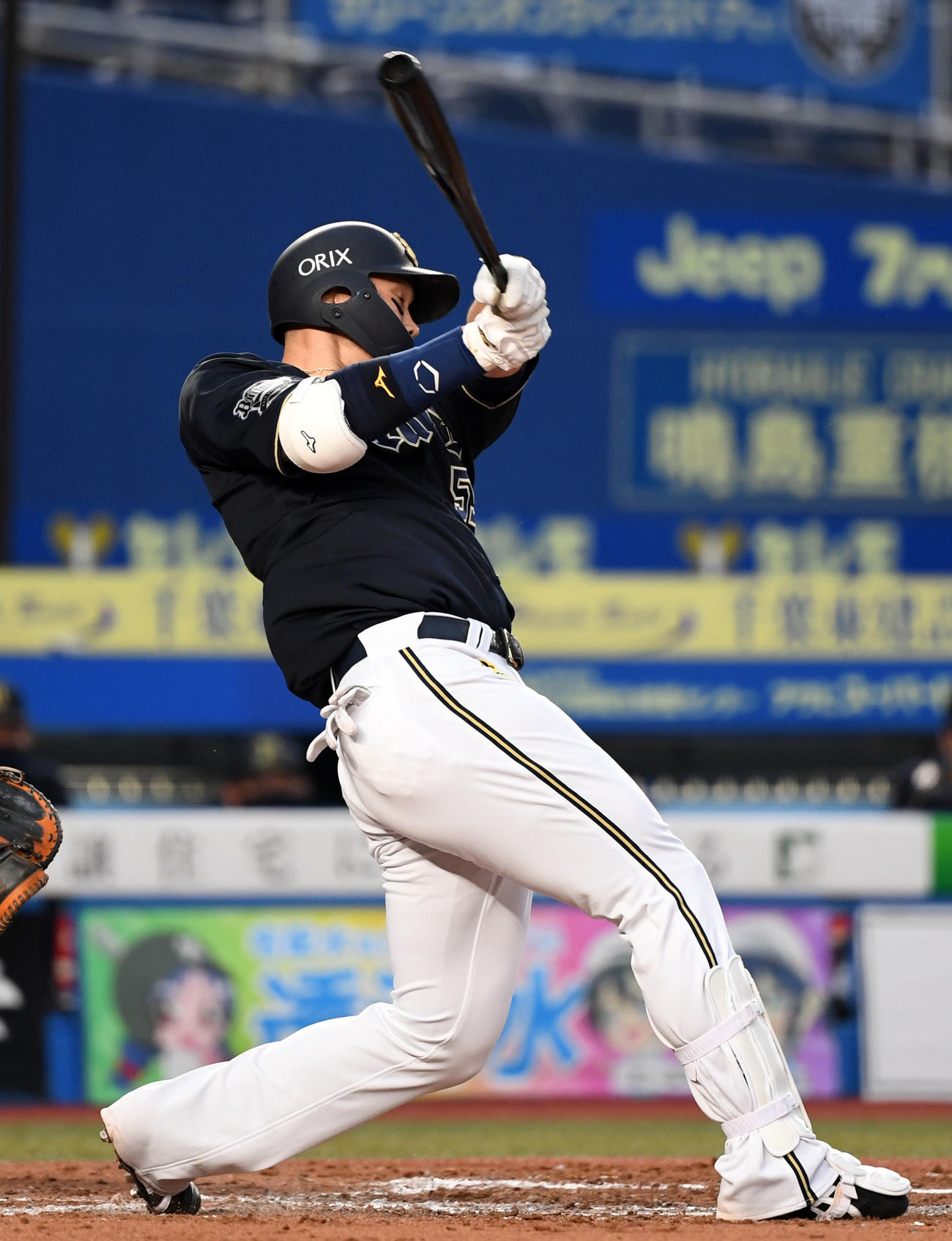 ロッテ対オリックス　2回表オリックス2死一、二塁、右越え3点本塁打を放つT－岡田（撮影・横山健太）