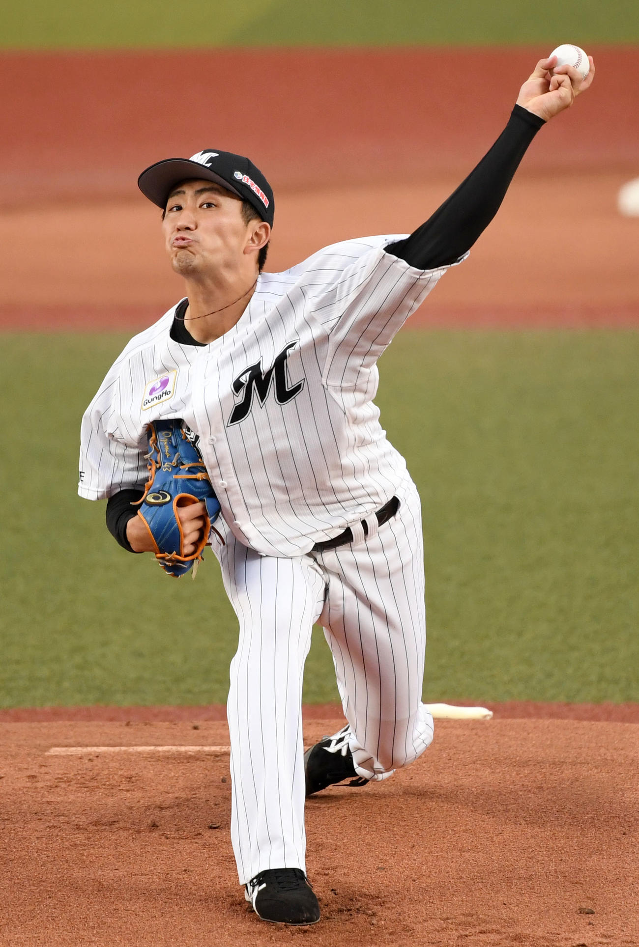 ロッテ対オリックス　力投するロッテ先発の小島（撮影・横山健太）