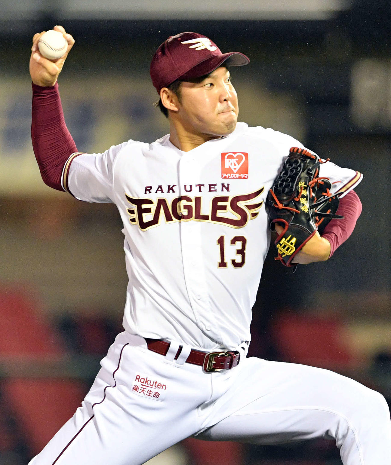 楽天対日本ハム　楽天3番手で力投する森原（撮影・滝沢徹郎）