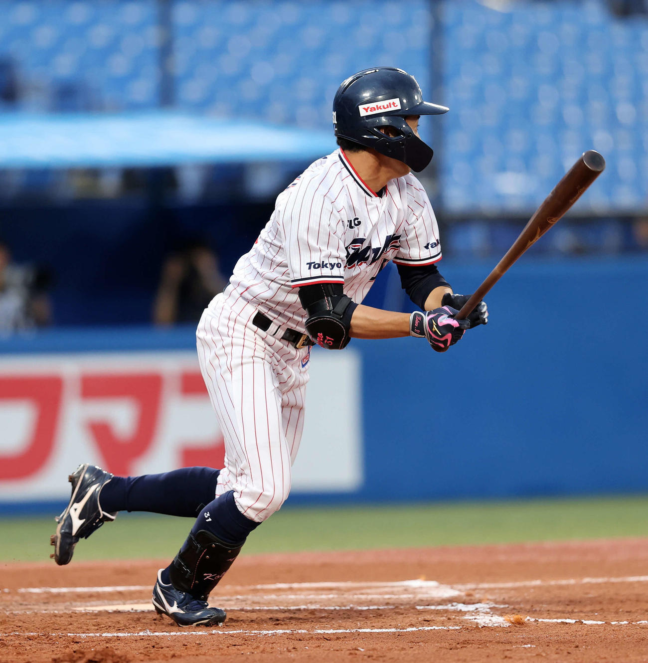 ヤクルト対阪神　1回裏ヤクルト2死二塁、山崎は左前適時打を放つ（撮影・鈴木正人）