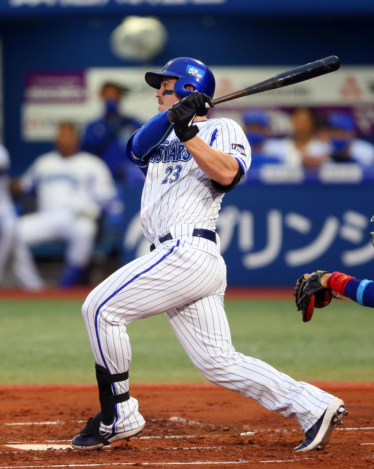 DeNA対中日　1回裏DeNA2死、右越え本塁打を放つオースティン（撮影・大野祥一）