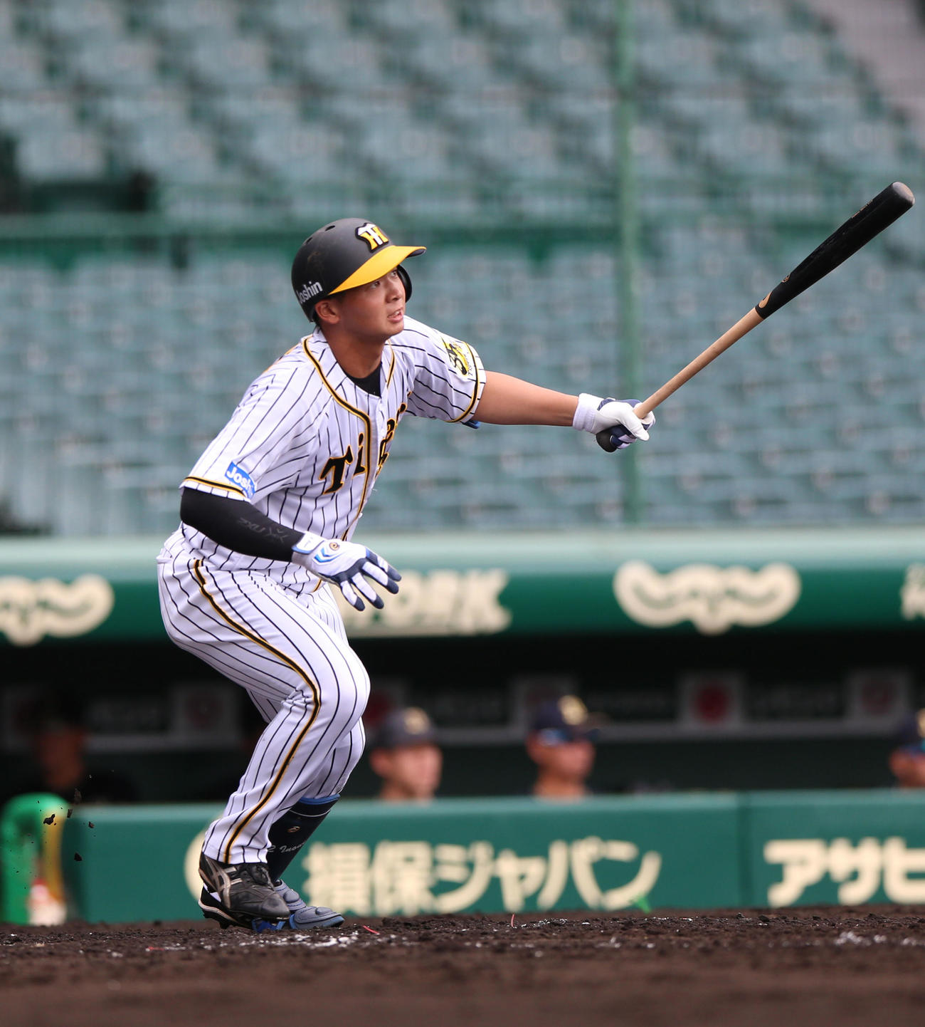 ウエスタン・リーグ阪神対オリックス　3回裏阪神2死一、二塁、井上は右中間に2点適時二塁打を放つ（撮影・上山淳一）