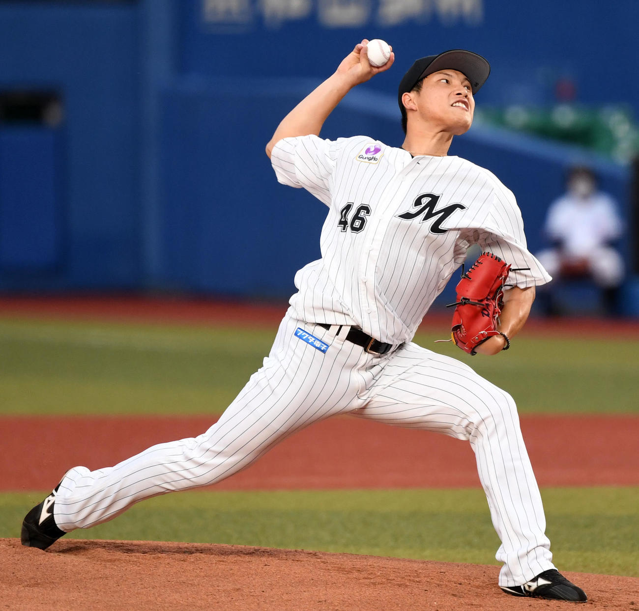 ロッテ対オリックス　力投するロッテ先発の岩下（撮影・横山健太）