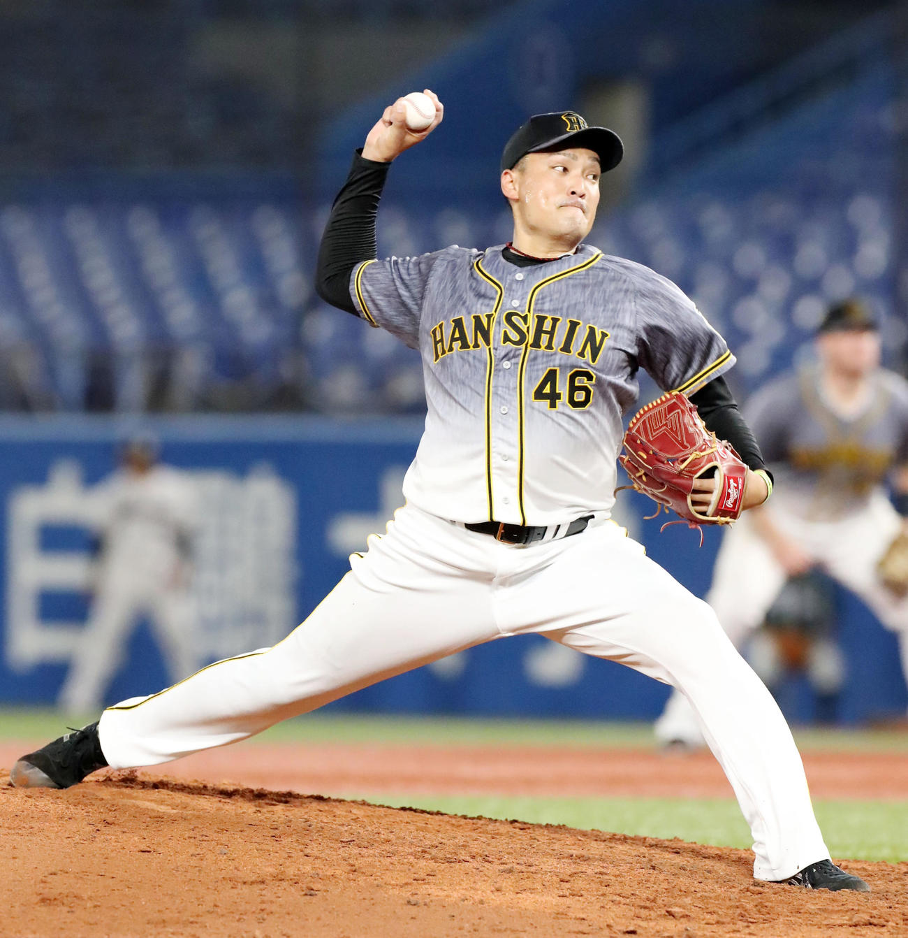 ヤクルト対阪神　6回裏、ヤクルト打線相手に好投を見せる秋山（撮影・加藤哉）