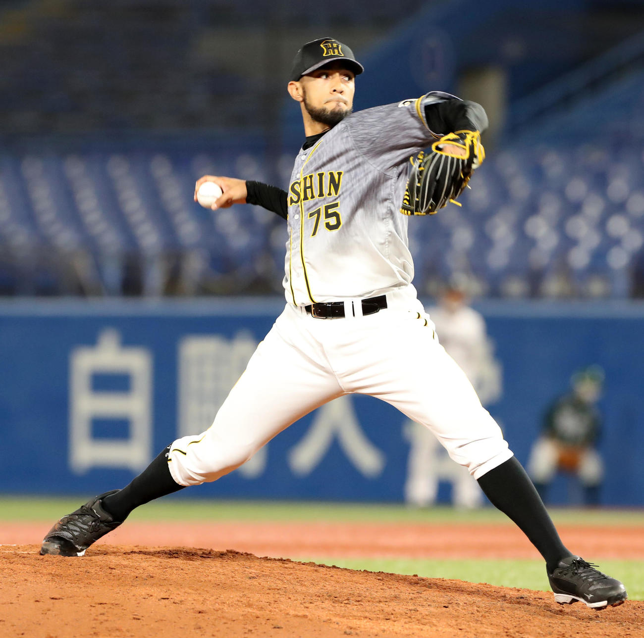 ヤクルト対阪神　8回裏、阪神3番手で登板するスアレス（撮影・加藤哉）