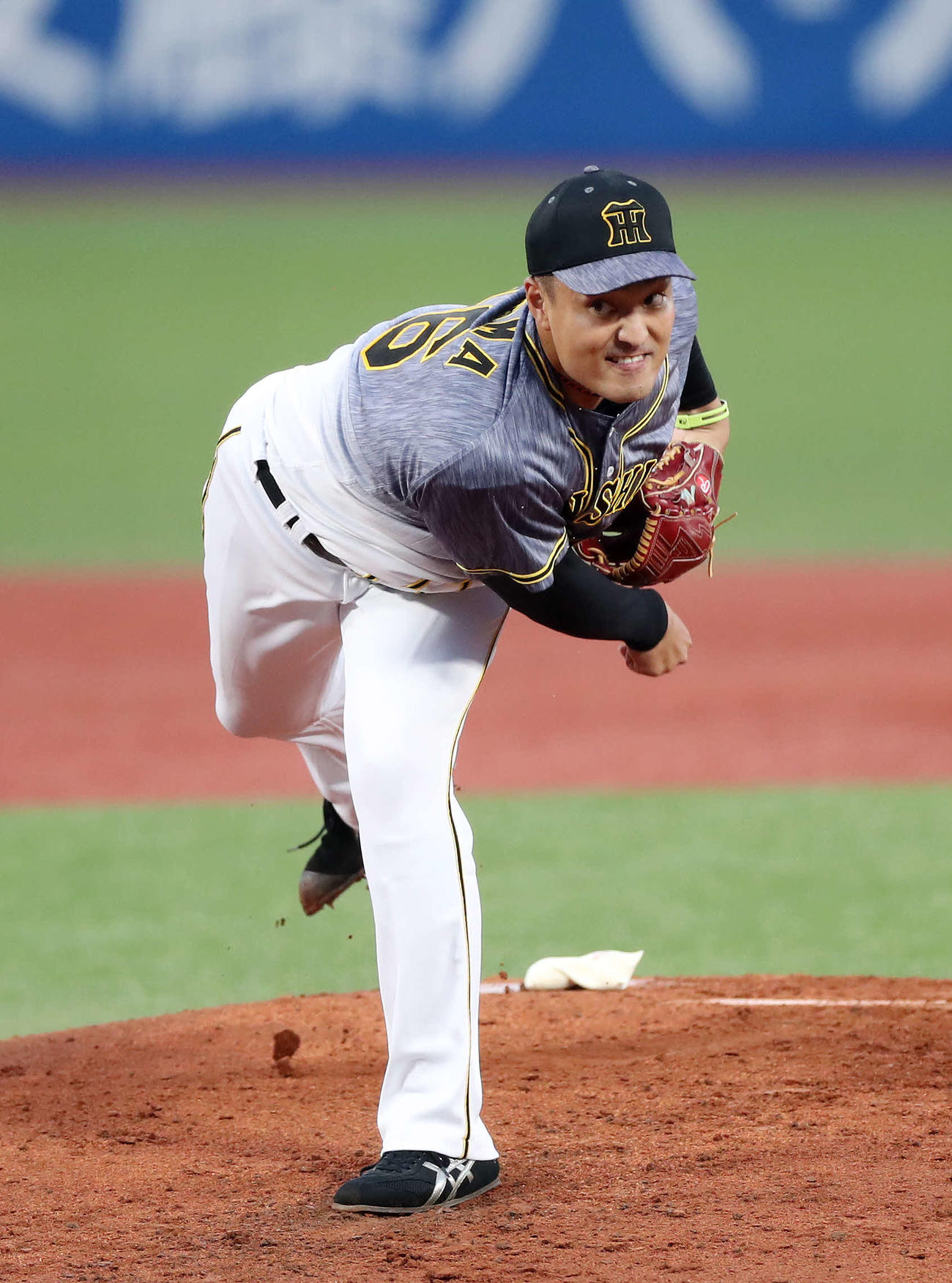 ヤクルト対阪神　先発し力投する阪神秋山（撮影・鈴木正人）