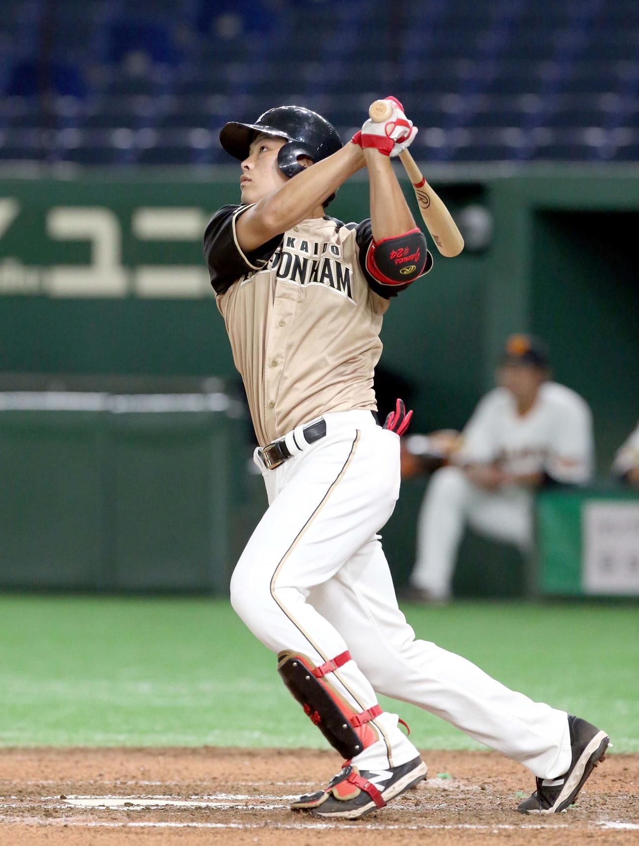 14日の巨人との練習試合でソロ本塁打を放つ野村