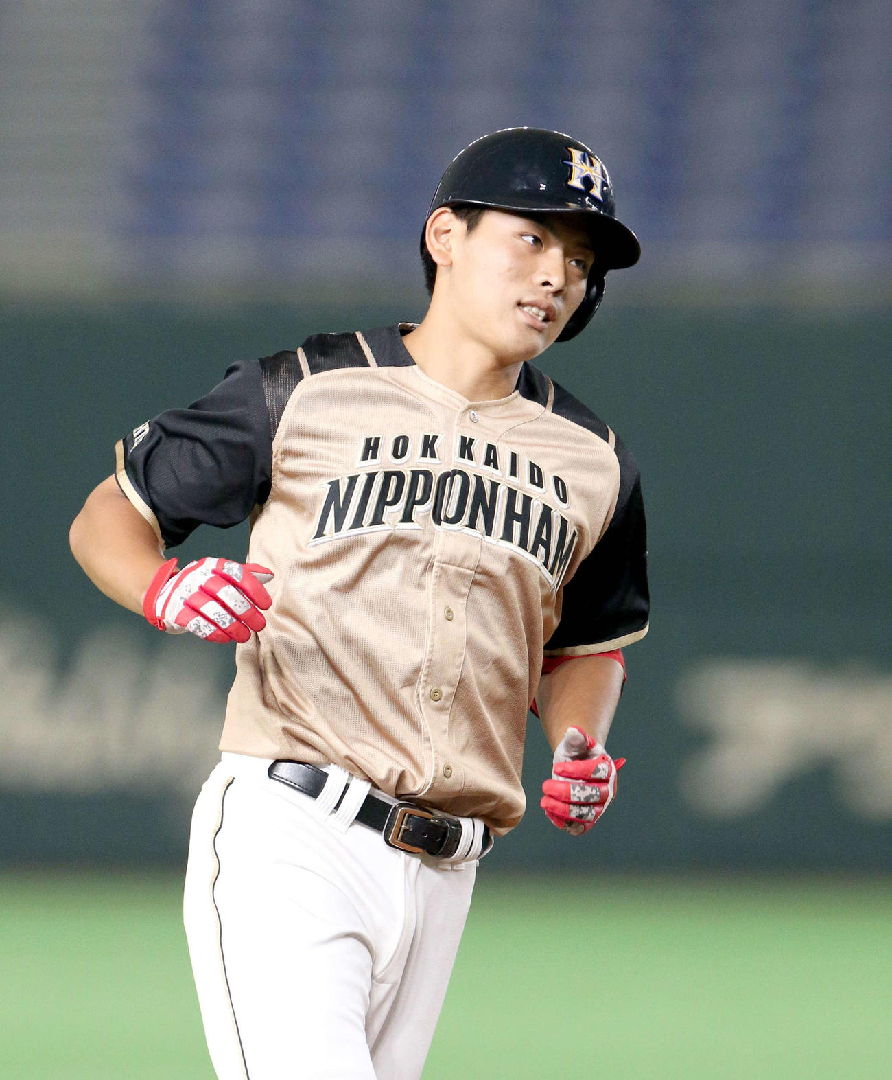 14日、巨人との練習試合でソロ本塁打を放った野村