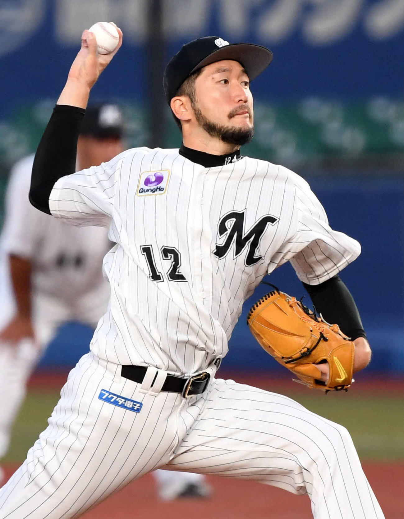 ロッテ対オリックス　ロッテ先発の石川（撮影・横山健太）