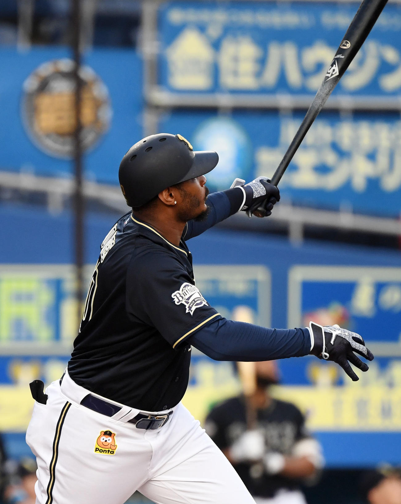 ロッテ対オリックス　1回表オリックス2死二塁、左越え2点本塁打を放つジョーンズ（撮影・横山健太）